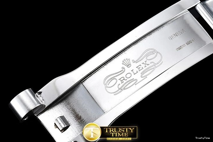 0223 RDD0207F – DayDate Compact 677